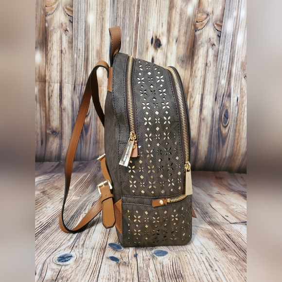 Michael Kors Medium Rhea Perforated Back - Picture 3 of 10